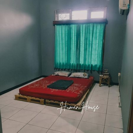 Human House Bed and Breakfast Surabaya Exteriör bild